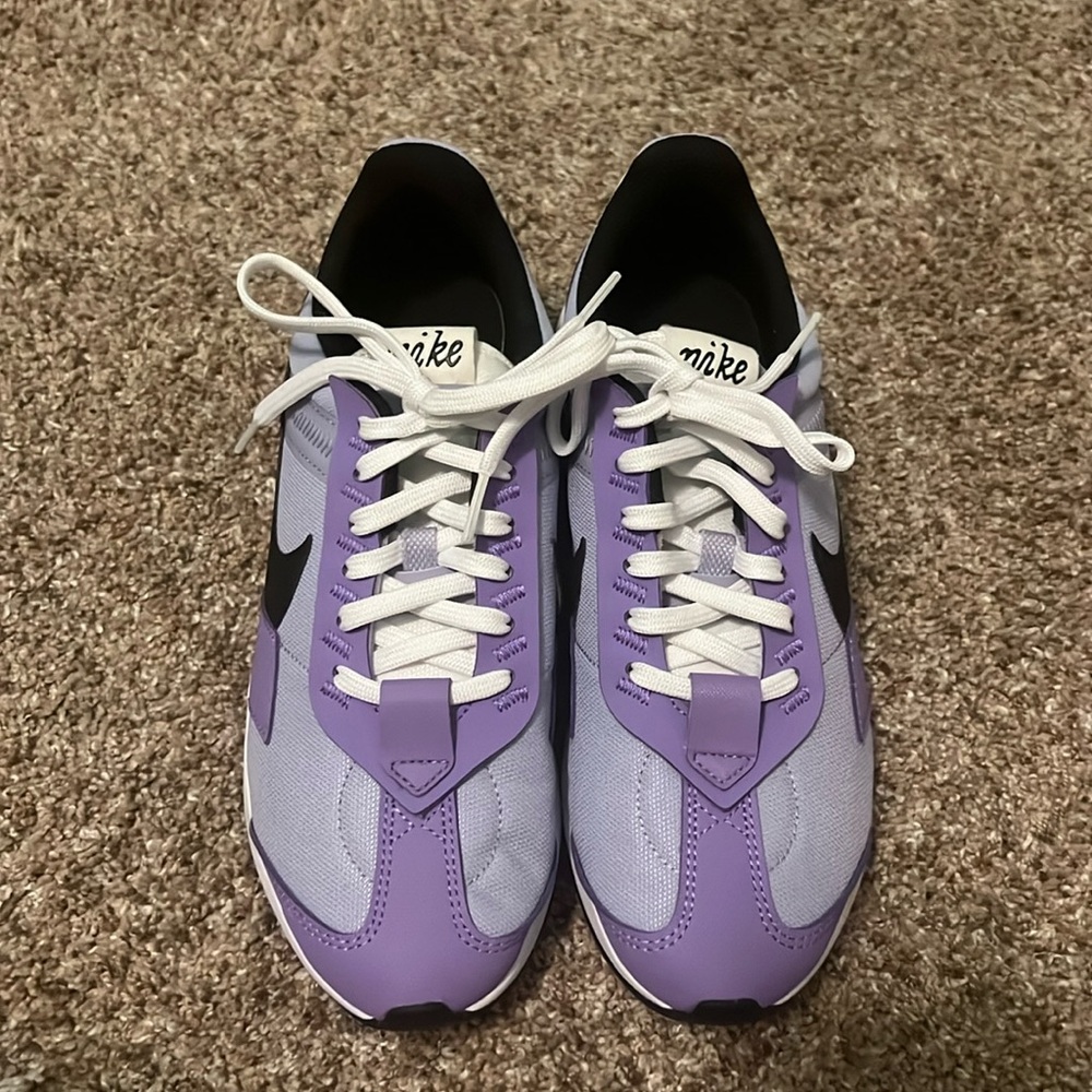 Nike Air Max Pre- Day Size 8 Women’s Sneakers Purple Dawn